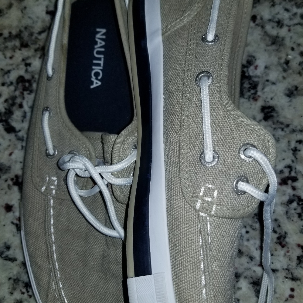 Mens Nautica boat shoes tan size 9.5